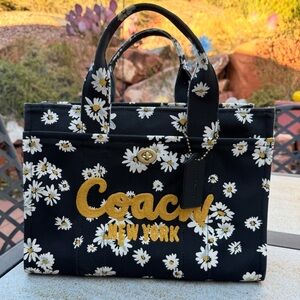 COACH Cargo Tote Medium Daisy Floral Print